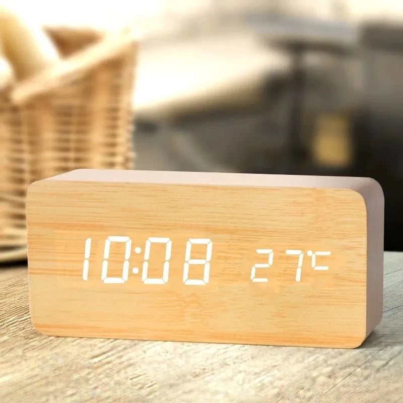 Houten digitale wekker met temperatuurdisplay